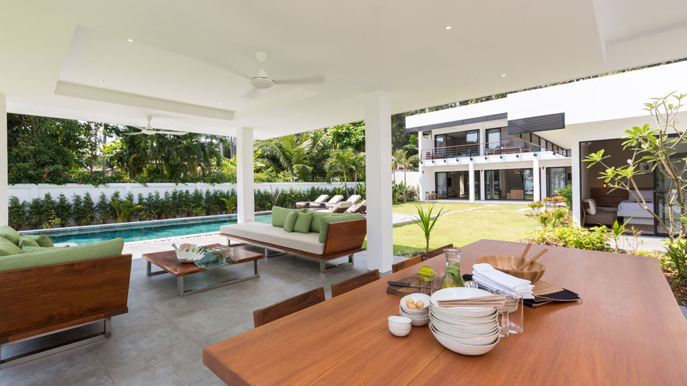 Villa Thansamaay - Breezy outdoor sala and dining by the pool